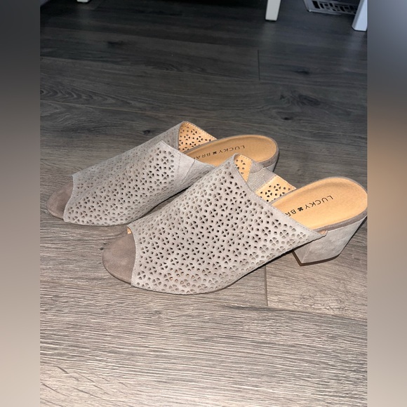 Lucky Brand Perforated Design Grey/Tan Colored Heels Size 8.5 M - Picture 5 of 8